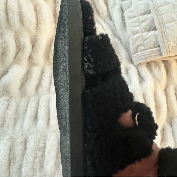 Shop Talulah Chani Teddy Velcro Slides - Picture 5 of 5